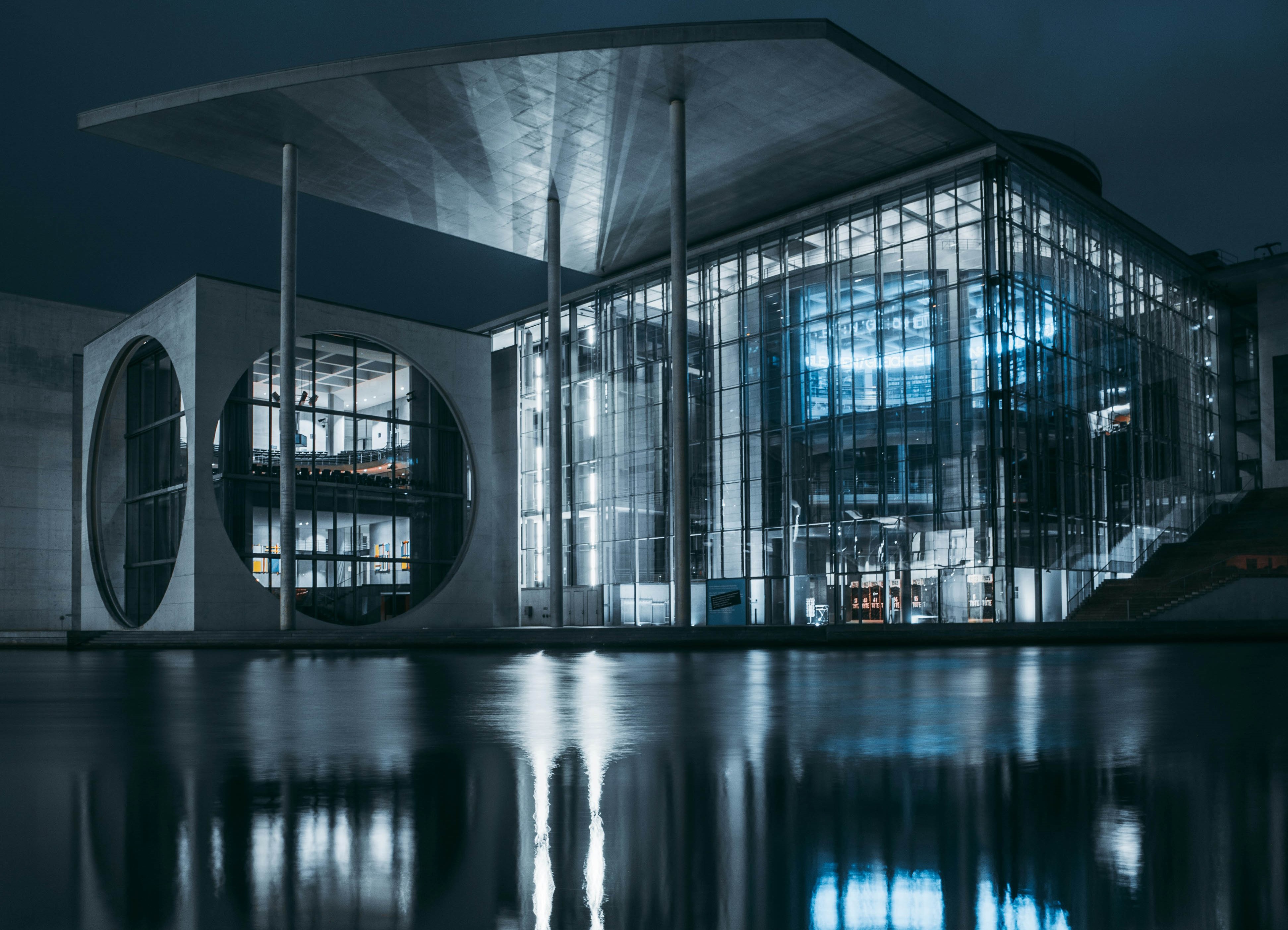 米兰milan官网-智界V9首发智能交互式侧门光毯 构建旗舰级出行情绪价值